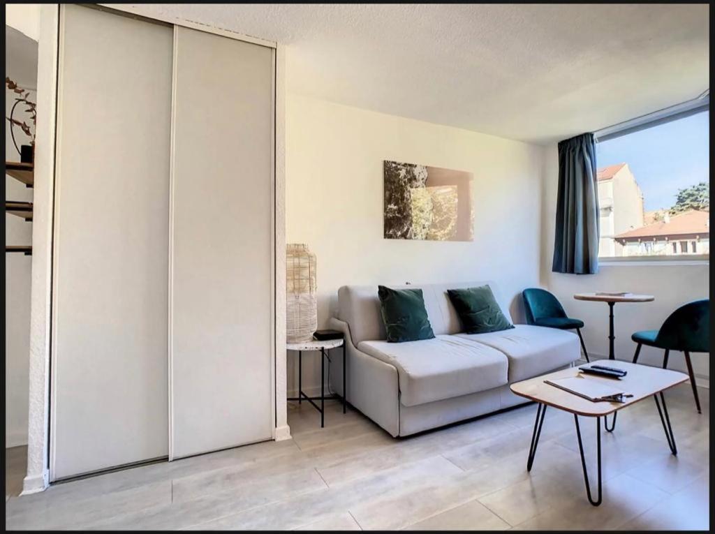 Studio Contemporain Avec Piscine Proche De La Mer คานส์ ภายนอก รูปภาพ
