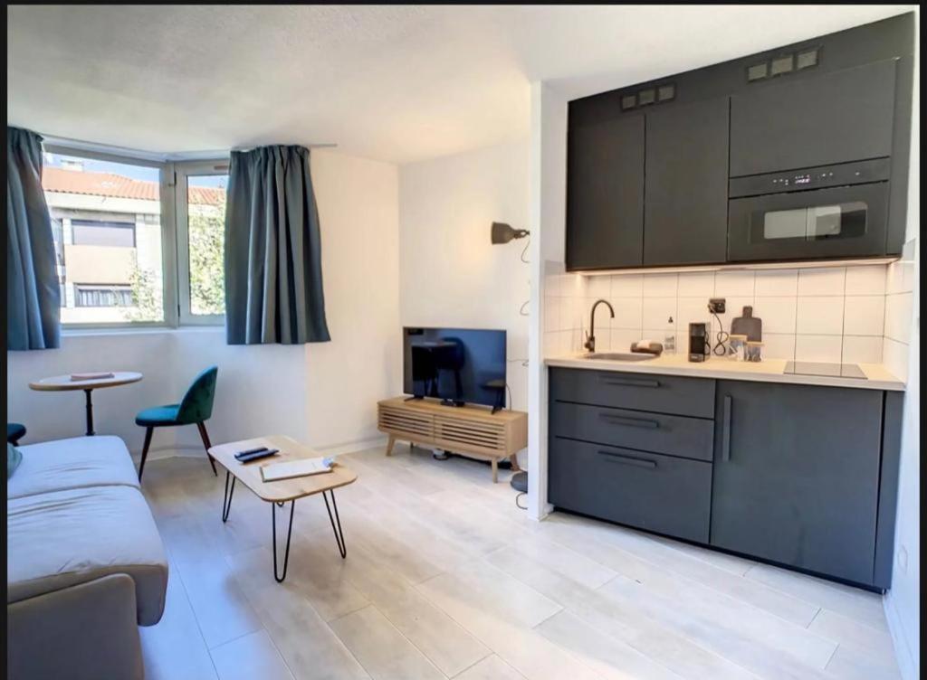 Studio Contemporain Avec Piscine Proche De La Mer คานส์ ภายนอก รูปภาพ